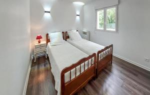 3 Bedroom Lovely Apartment In Régusse