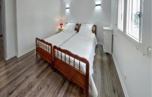 3 Bedroom Lovely Apartment In Régusse