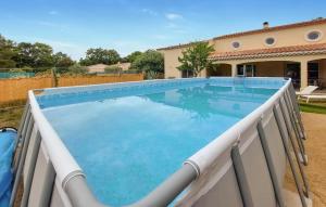 3 Bedroom Stunning Home In Regusse