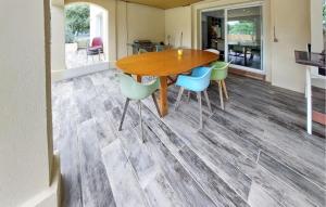 Maisons de vacances 3 Bedroom Stunning Home In Regusse : photos des chambres