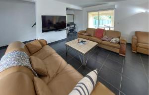 3 Bedroom Stunning Home In Regusse