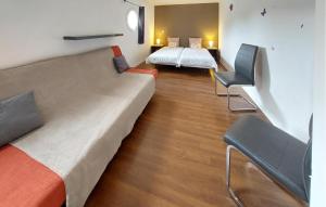 Maisons de vacances 3 Bedroom Stunning Home In Regusse : photos des chambres