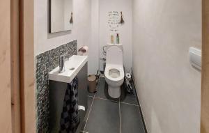 Maisons de vacances 3 Bedroom Stunning Home In Regusse : Maison de Vacances 3 Chambres 