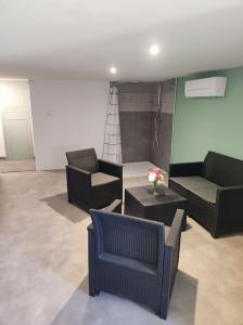 Maisons de vacances Gite Papillon 6 a14 personnes - Jacuzzi : photos des chambres
