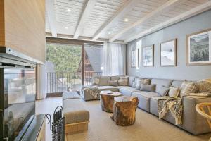 Luderna - Tríplex Deth Tiller