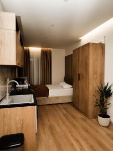 Bulevardi blu Kamez 3