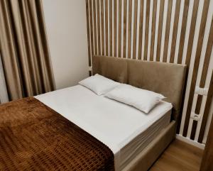 Bulevardi blu Kamez 3