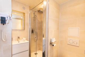 Hotels HOTEL DE PARIS MONTPARNASSE : photos des chambres