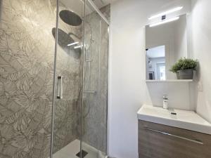 Appartements Gregbnb - Studio 17m2 - Terrasse - Clim - Ouest - 5 : photos des chambres