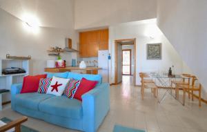 2 Bedroom Cozy Home In Is Molas img2