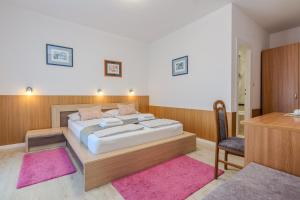 Double or Twin Room with Balcony room in Hotel Vicko