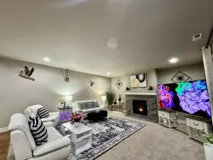 PY1 PRESTIGE VILLA Central AC, Fenced yard - Spanaway