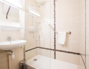 Hotels HOTEL DE PARIS MONTPARNASSE : photos des chambres