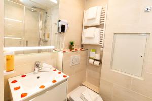 Hotels HOTEL DE PARIS MONTPARNASSE : photos des chambres