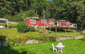 Amazing Home In Mauseidvåg With Jacuzzi