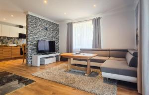 2 Bedroom Cozy Home In Gardna Wielka