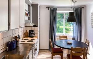 3 Bedroom Lovely Home In Alstermo