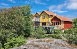 Nice Home In Tjörn With Sauna