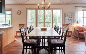 Nice Home In Tjörn With Sauna