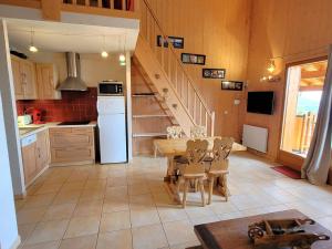 Charmant Duplex à Chaillol avec Balcon Sud, WIFI et Parking Optionnel, Capacité 5 Personnes - FR-1-393-14