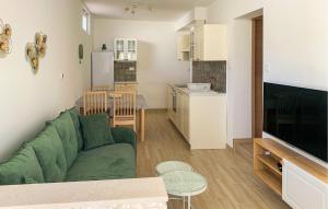 Lovely Apartment In Cesarica With Wifi
