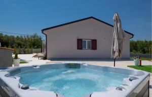 Awesome Home In Mali Vareski