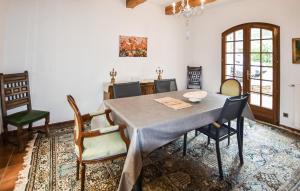 Maisons de vacances Amazing Home In Beaumont-De-Pertuis : photos des chambres
