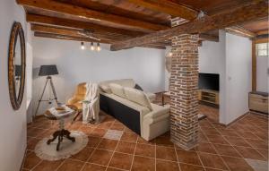 2 Bedroom Awesome Home In Vizinada 