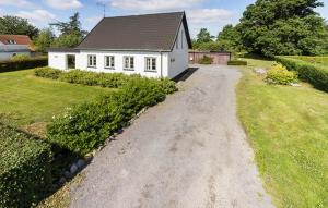 5 Bedroom Gorgeous Home In Østermarie