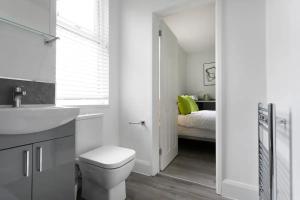 Room 3 · Cozy Nottingham studio near Forest Football Ground Pass The Keys