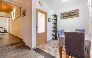 Awesome Home In Dutovlje With Wifi 