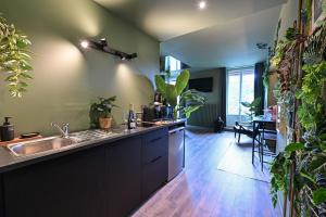 Appartements Secret Jungle - Love Room by PRIM0 C0NCIERGERIE : photos des chambres
