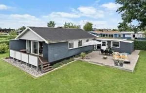 3 Bedroom Lovely Home In Haderslev - Årø