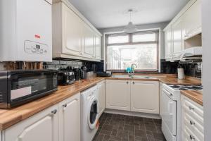 Elegant 3-Bedroom Manchester Retreat Free Parking KeenzChillz