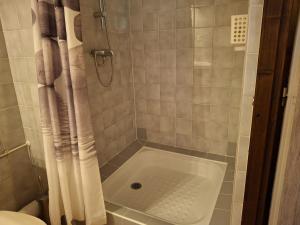 Appartements Studio Lumineux 4 Pers. avec Double Exposition, Balcon, Parking et WIFI - Brides-les-Bains - FR-1-512-178 : photos des chambres