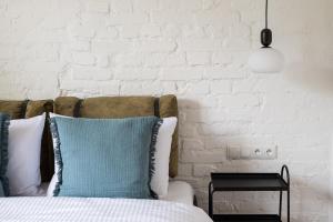 Metro Racławicka Loft Apartment by BookingHost