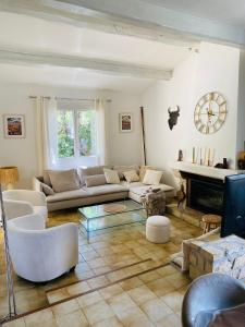Maisons de vacances Magnifique Villa typique du Sud avec Piscine privee et jardin mediterraneen : photos des chambres