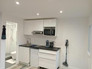 Studio neuf joliment décoré à 5 min de laéroport