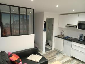 Studio neuf joliment décoré à 5 min de laéroport