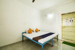 SPOT ON Krishna Market And Lodge