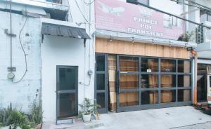 RedDoorz at Prince Hotel near NAIA T1