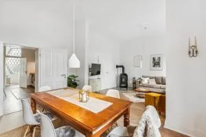 LEVEL22 ! großzügiger Altbau, tolles Design mit Kamin - zentral in Bahnhofsnähe - Opladen