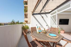 Spiteri 12 by Pineapple Homes