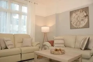 3 Bed House in the heart of Palmers Green, London - Winchmore Hill