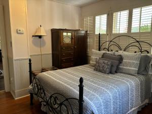 Standard Queen Room room in Folkestone Inn