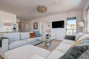 Spacious Penthouse with Spectacular Sea Views!