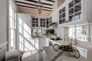 Beautiful & Luxurious 3 bed home, with amazing terrace