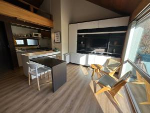 Monoambiente de diseño único, muy cálido y bien ubicado. 18V2