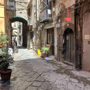 The Little House 6 - In the Heart of Naples