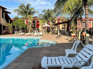 Casa em Condomínio localizado a aproximadamente 250m da praia de Taperapuã e da Arena Axé Moi, com 3 suítes todas com ar condicionado, piscinas adulto e infantil, sauna, portaria 24hrs e internet privativa 300MBPS.